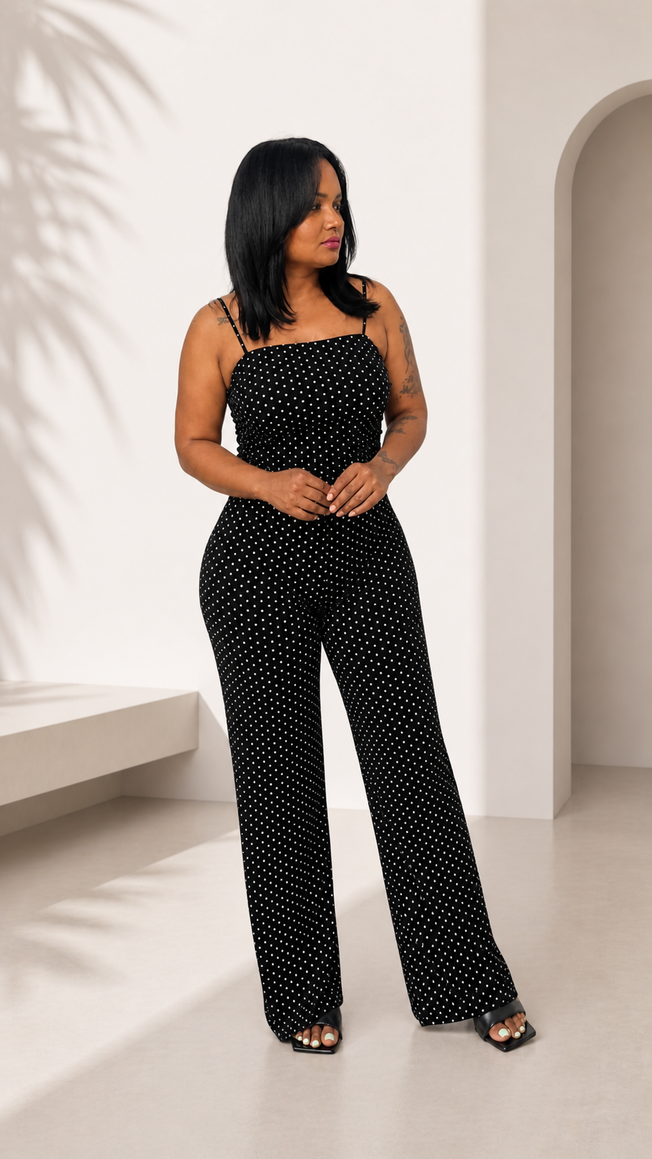 Enterizo de lunares con pantalón semi-transparente, ajustable, elegante, en tres colores.